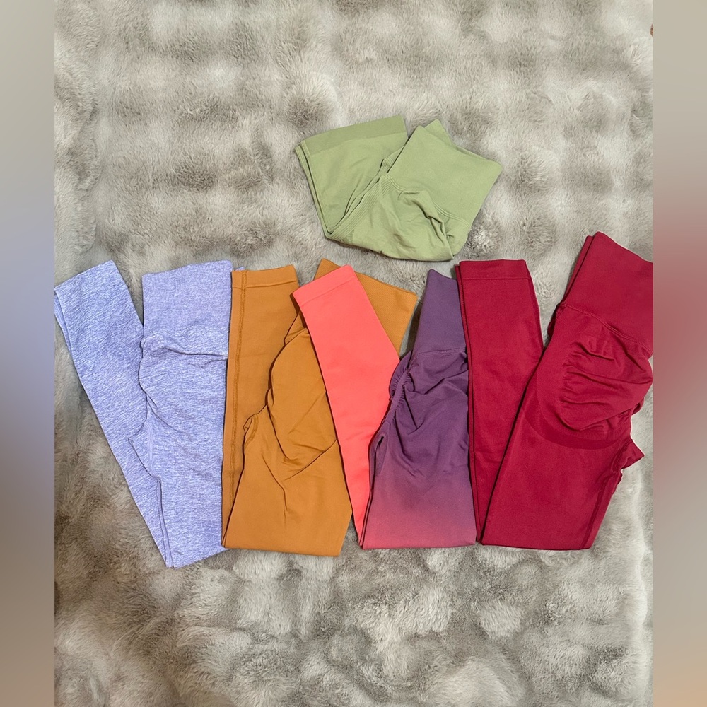 Brand new women sports seamless scrunch leggings 5 pairs